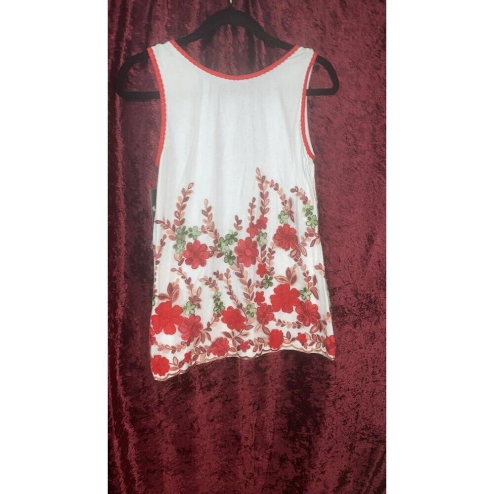 A.Z.I Floral Embroidery Tank Top - Picture 3 of 6